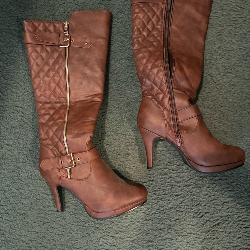 Brand new tall brown boots with quilt